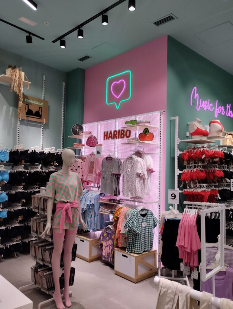 Interior Design for Small Spaces - 7 Ideas to Maximize Space and Style